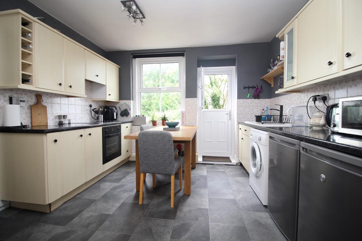 2 bed property in Tilehurst Road, Reading